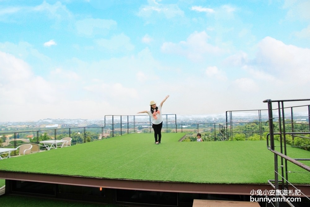 嘉義景點》幸福山丘happyhill,小山丘上的貨櫃屋,藍天下眺望嘉義美景 嘉義景點》幸福山丘happyhill,小山丘上的貨櫃屋,藍天下眺望嘉義美景