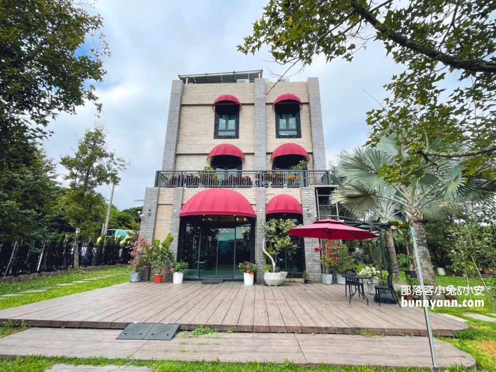 南投免門票的「塔塔加可可農園」巧克力店，試吃非常大方服務又好。