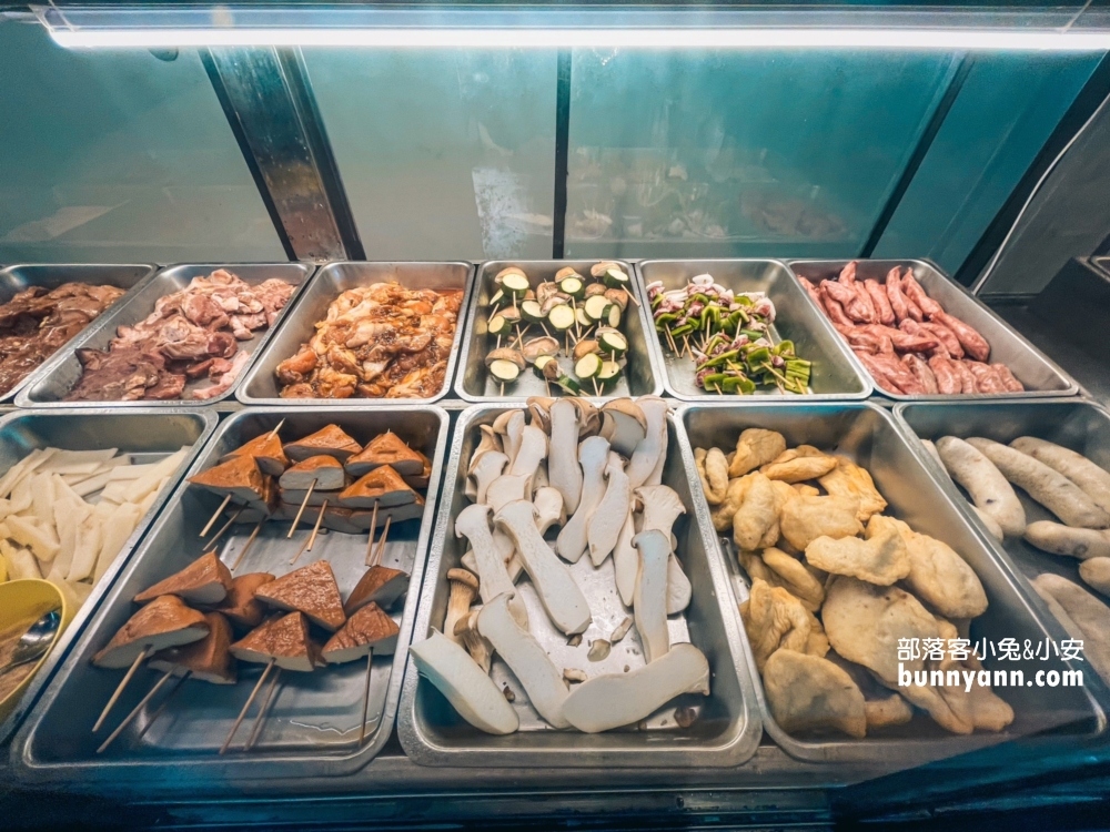 新北市【海世界複合式碳烤林口店】各種海鮮漁獲一整個放滿冰櫃任你挑
