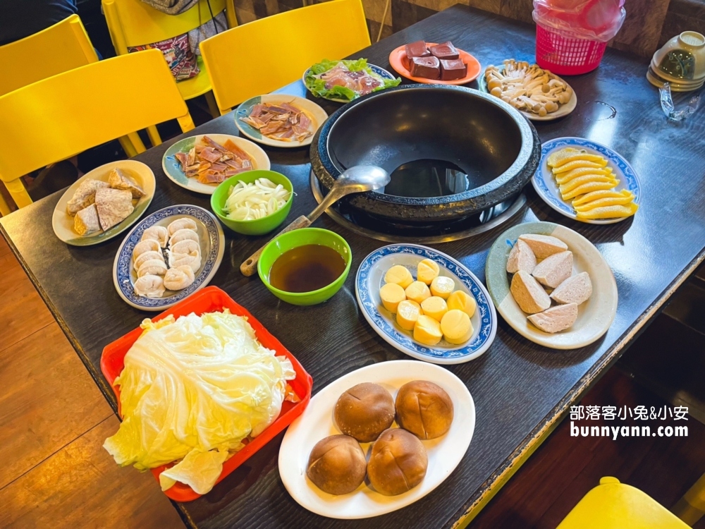基隆【義美石頭火鍋】每天開門就排隊，現場排隊、必吃、停車地點攻略