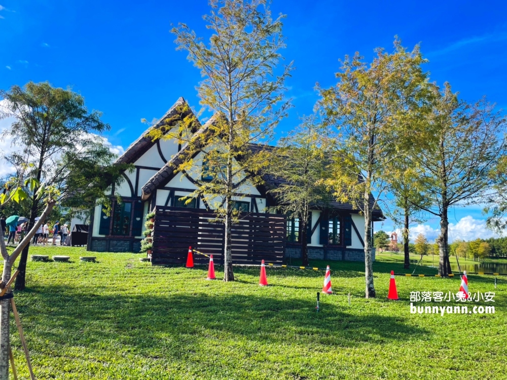 花蓮【星巴克花蓮理想門市】等候時間20分鐘的咖啡店，現沖拿鐵和蛋糕都好吃