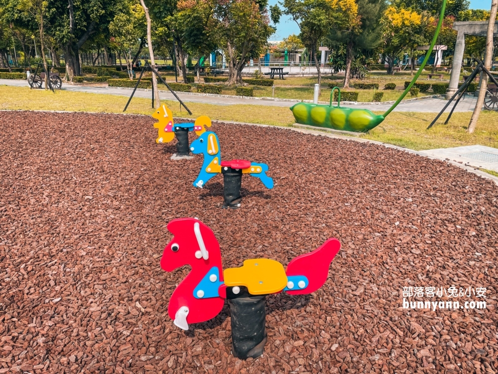 屏東【南州環保共融公園】資源回收桶外星寶寶主題樂園