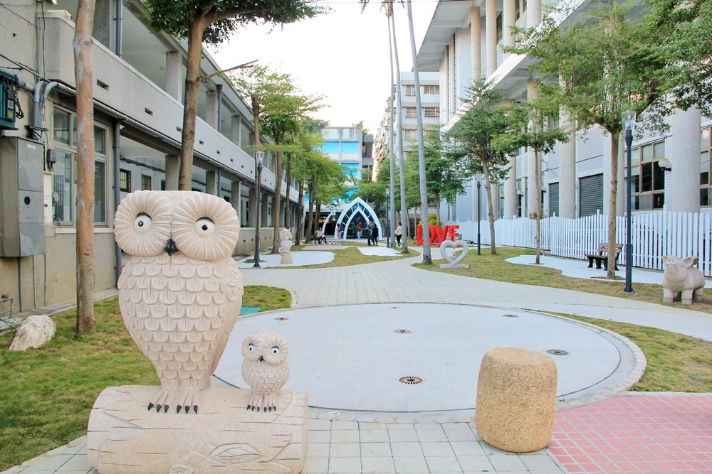 台中新景點 | 霧峰圖書館縮小版水晶教堂，台中IG景點美拍耍浪漫約會聖地~