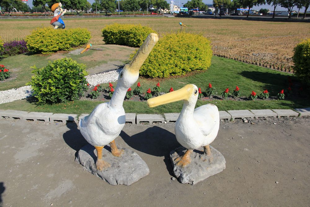 雲林新景點 | 埤頭繪本公園，走進魔法喵咪與大鯨魚的立體童書中~