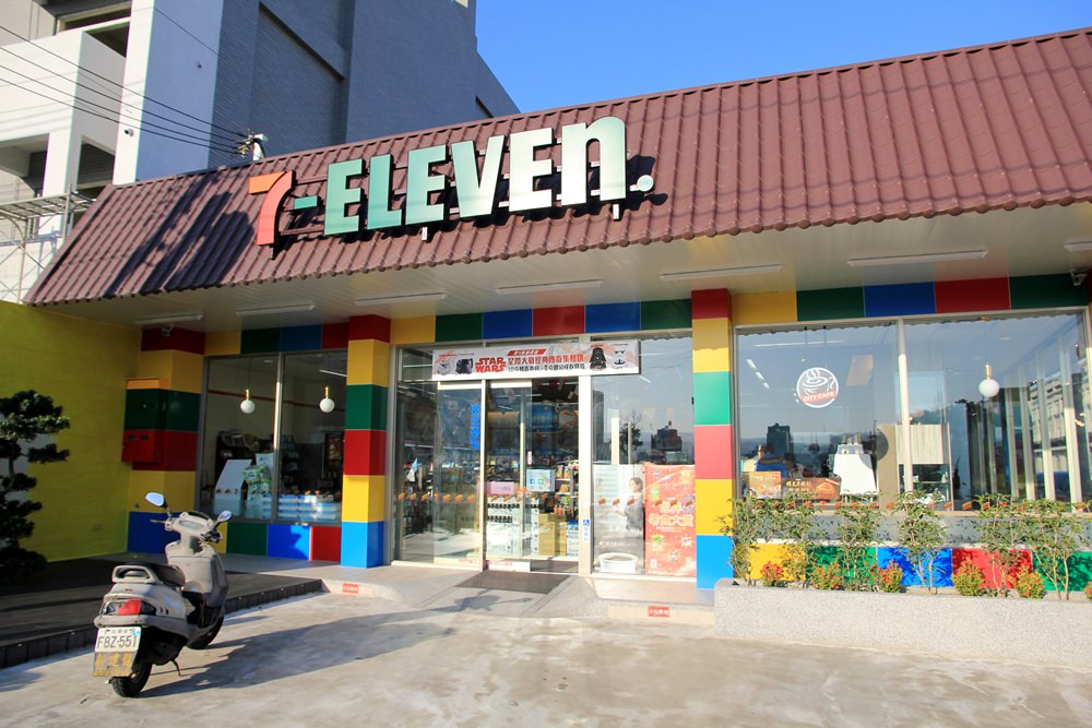 台中新打卡點 | 清水小7樂高積木主題便利商店，堆疊你的視線～
