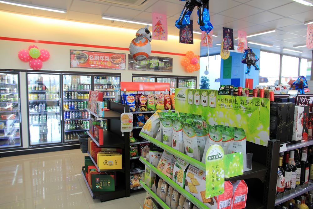 台中新打卡點 | 清水小7樂高積木主題便利商店，堆疊你的視線～
