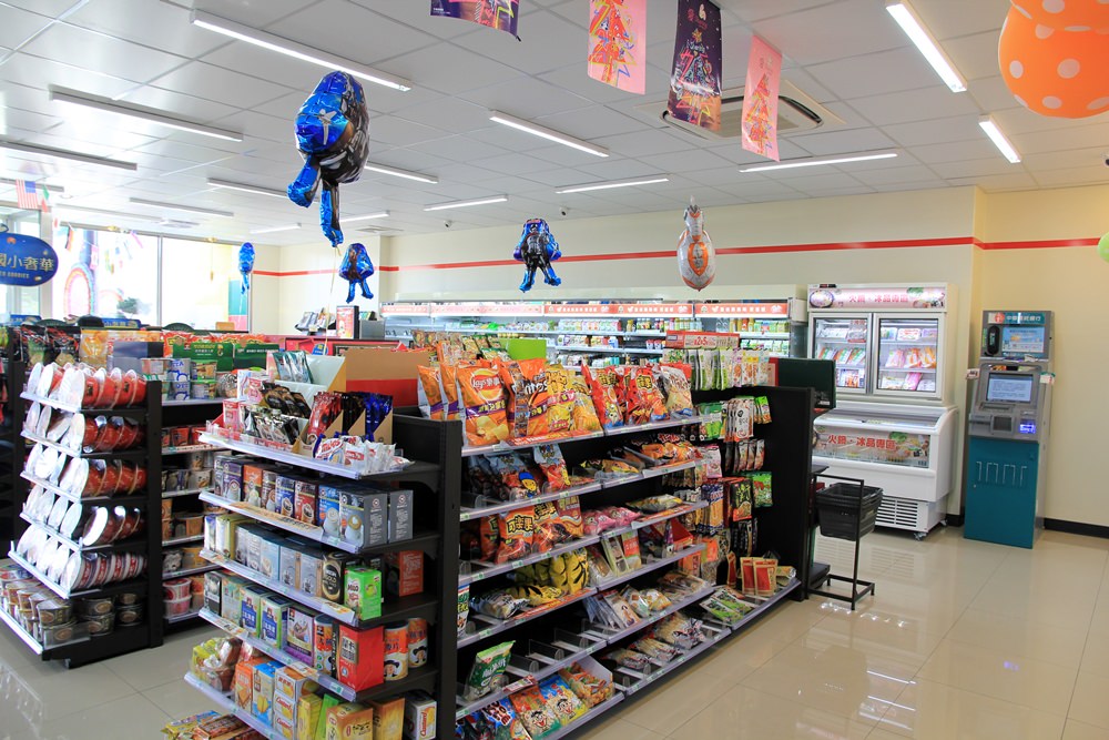 台中新打卡點 | 清水小7樂高積木主題便利商店，堆疊你的視線～