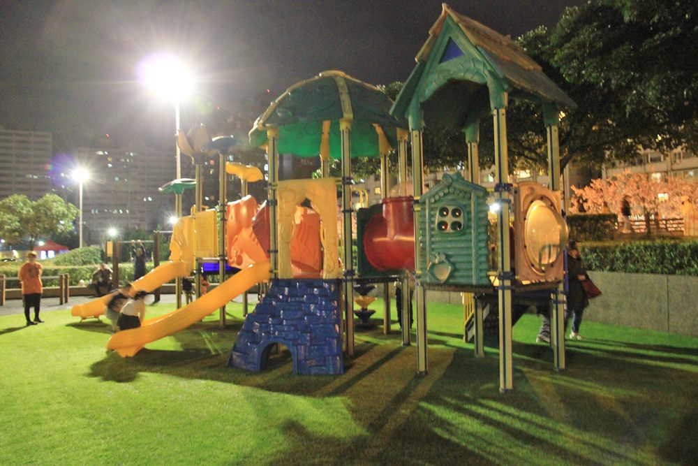 台北櫻花季 | 東湖樂活公園夜櫻粉紅風暴，河畔櫻花林越夜越浪漫~