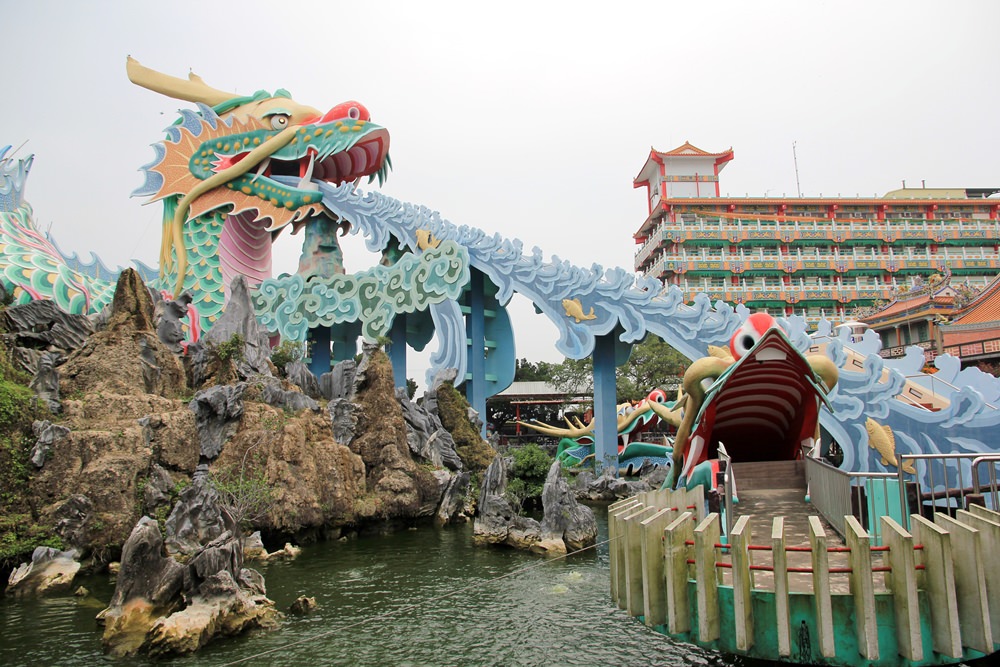 台南【麻豆代天府】刺激挑戰滾輪溜滑梯，還有驚悚地獄場景等你來玩