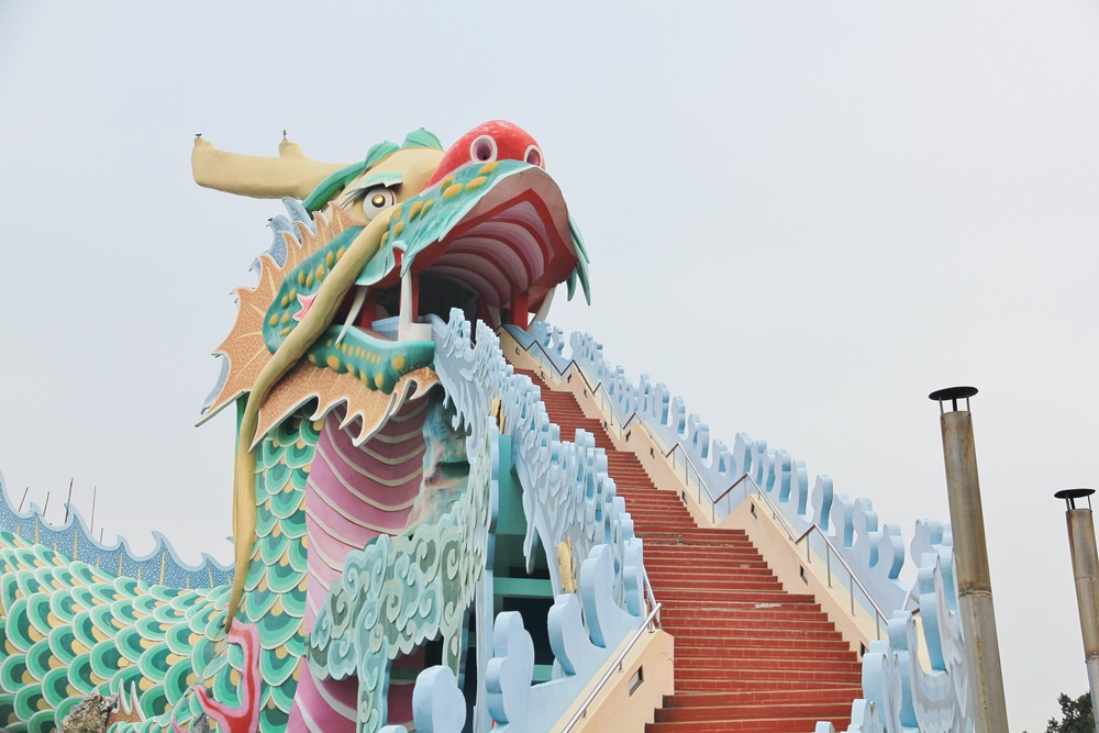 台南【麻豆代天府】刺激挑戰滾輪溜滑梯，還有驚悚地獄場景等你來玩