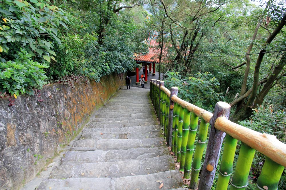 內湖櫻花季 | 碧山巖元覺寺粉紅風暴，和風味粉嫩櫻花浪漫綻放中！