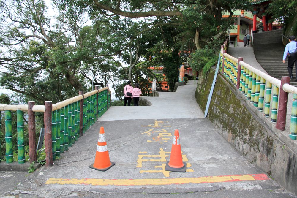 內湖櫻花季 | 碧山巖元覺寺粉紅風暴，和風味粉嫩櫻花浪漫綻放中！
