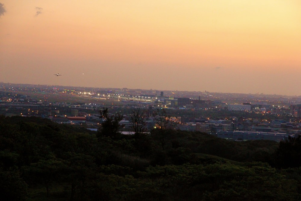 桃園新夜景餐廳 | 古山星辰景觀咖啡廳，北部最新賞夜景、看飛機、約會告白浪漫聖地~
