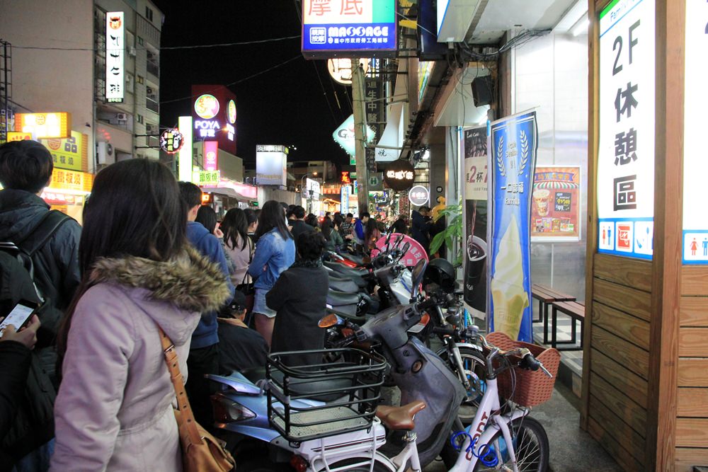 台中排隊點心 | 黑色旋風！短腿阿鹿餅乾，不排隊吃不到的人氣可可風味曲奇～