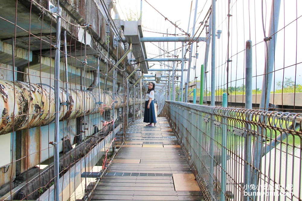 宜蘭景點 | 漂浮！慶和橋津梅棧道，打卡廢棄工業風長廊，橋下河濱大草原隨你奔跑~
