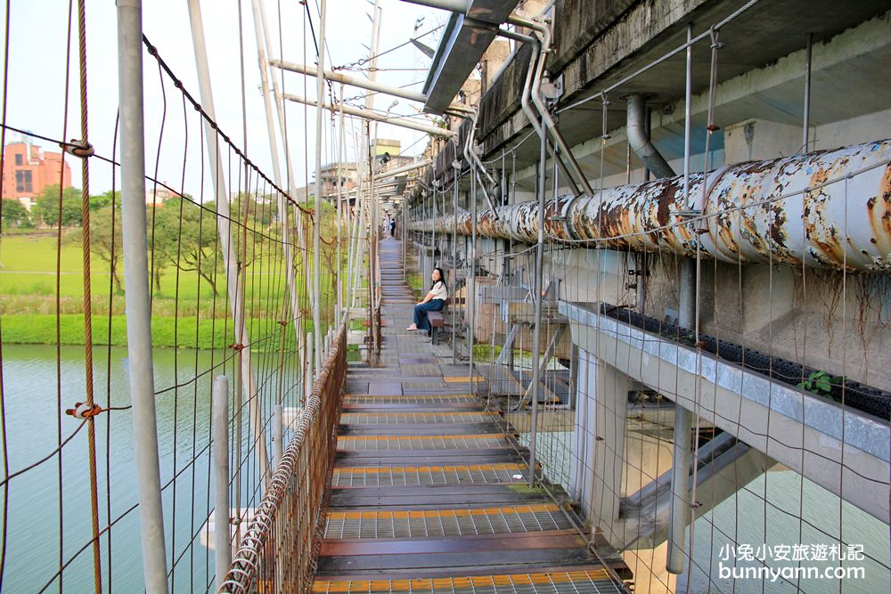 宜蘭景點 | 漂浮！慶和橋津梅棧道，打卡廢棄工業風長廊，橋下河濱大草原隨你奔跑~