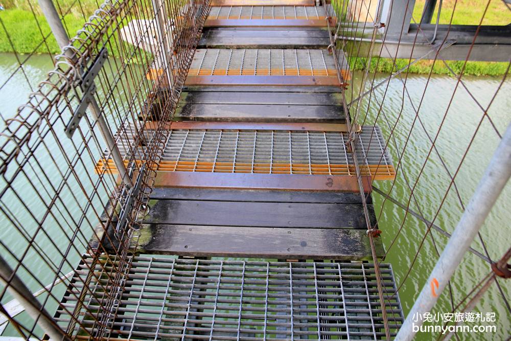宜蘭景點 | 漂浮！慶和橋津梅棧道，打卡廢棄工業風長廊，橋下河濱大草原隨你奔跑~