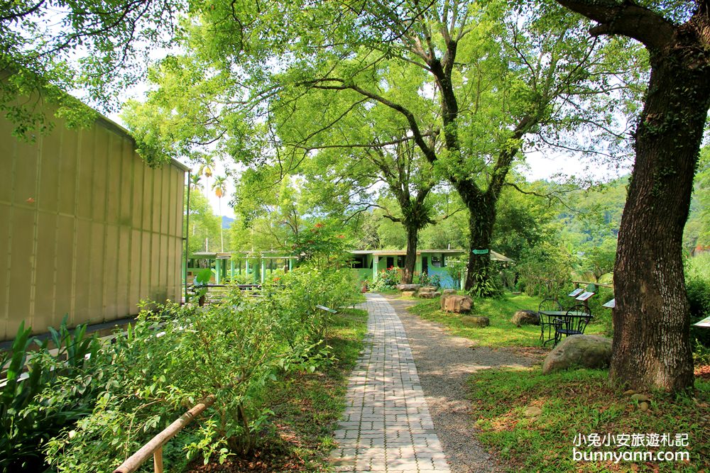 南投景點》埔里桃米生態村紙教堂，漫步優雅綠色池畔園區~