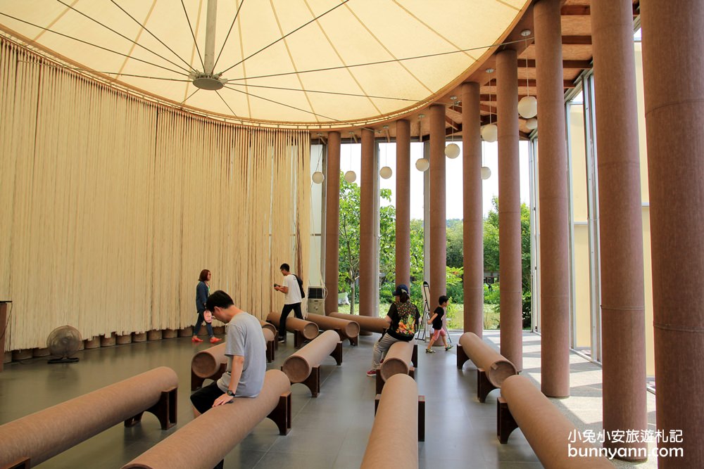 南投景點》埔里桃米生態村紙教堂，漫步優雅綠色池畔園區~
