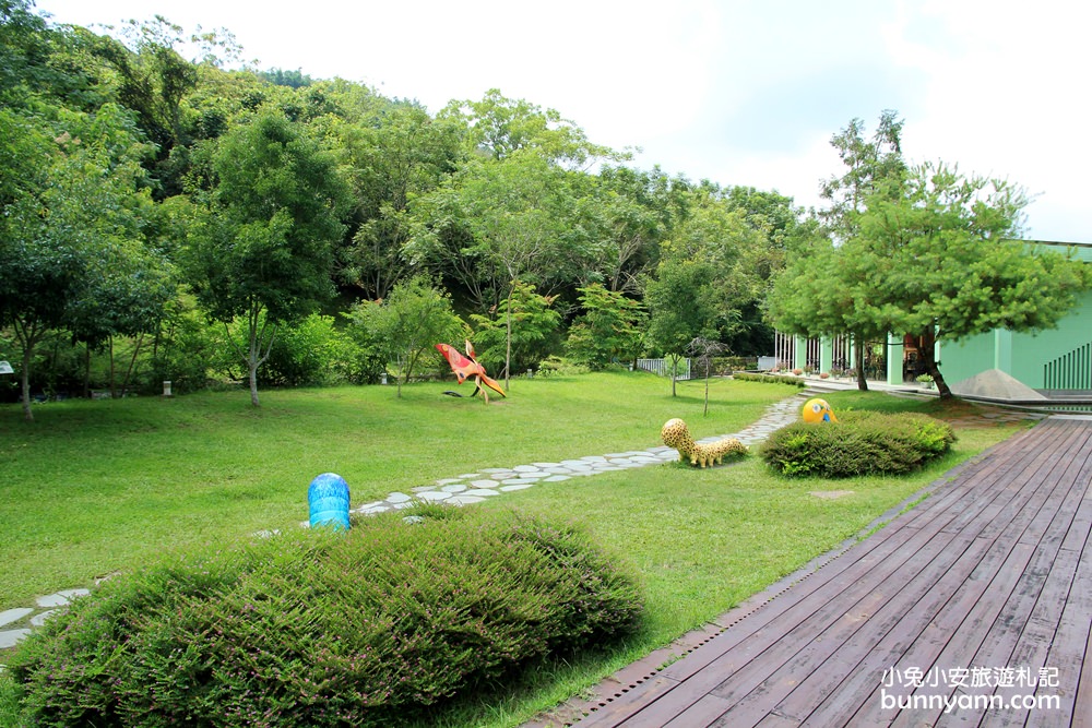 南投景點》埔里桃米生態村紙教堂，漫步優雅綠色池畔園區~