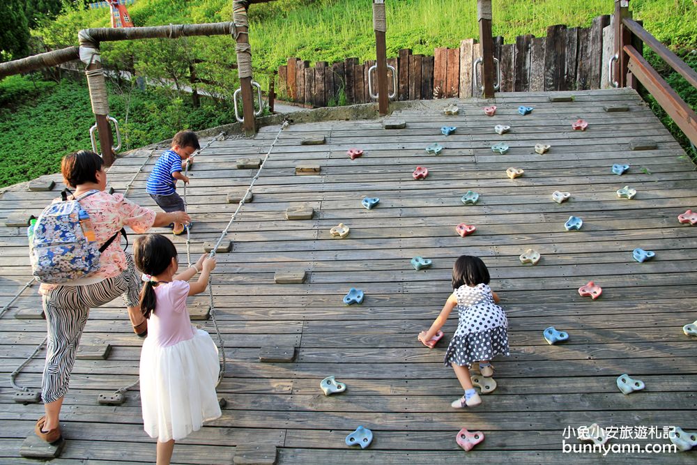 新埔森林鳥花園(已歇業)，超長森林溜滑梯、大樹屋、戲水池整個玩翻天~