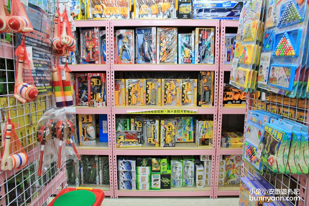 台中玩具店》亞細亞toys台中店～玩具百貨量販批發商場，上萬件超划算玩具逛到失心瘋～