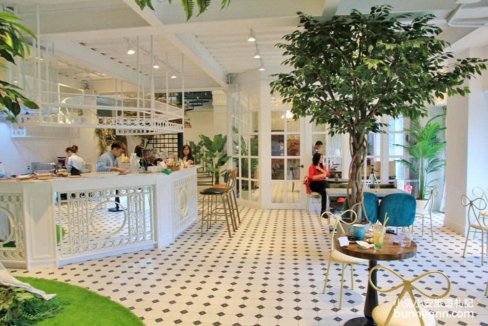 桃園新景點》Amour373cafe 阿沐咖啡，皇家旋轉木馬、大鑽石、英式紅磚城堡，唯美雜誌風好浪漫！