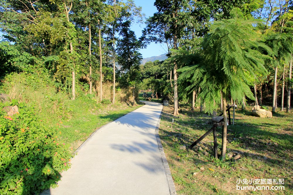 高雄景點》寶來花賞溫泉公園，群山包圍的足湯秘境，美人溫泉好滑嫩~