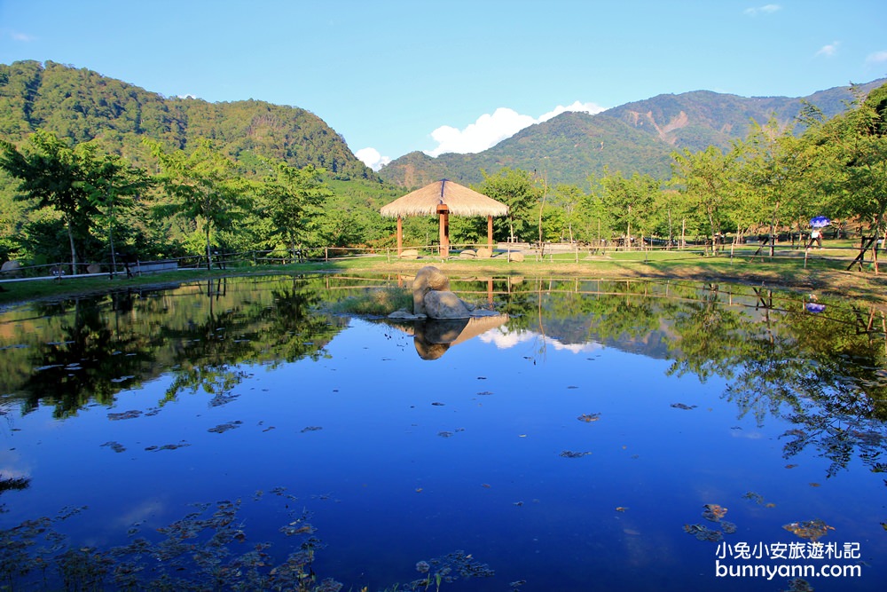 高雄景點》寶來花賞溫泉公園，群山包圍的足湯秘境，美人溫泉好滑嫩~