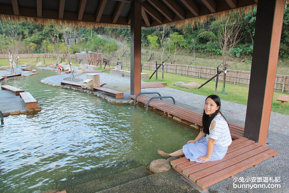 高雄景點》寶來花賞溫泉公園，群山包圍的足湯秘境，美人溫泉好滑嫩~