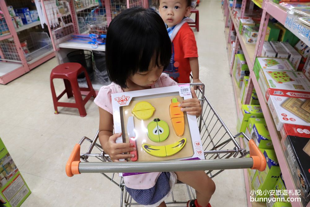 嘉義玩具店》亞細亞toys嘉義店～玩具百貨量販批發商場，交換禮物、聖誕採買上萬件商品買到瘋！