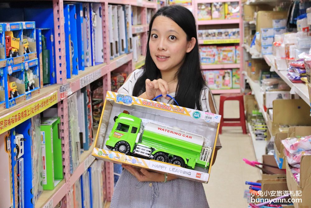 嘉義玩具店》亞細亞toys嘉義店～玩具百貨量販批發商場，交換禮物、聖誕採買上萬件商品買到瘋！