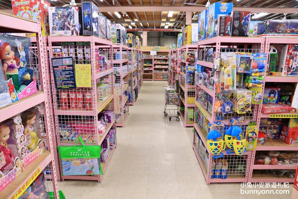 嘉義玩具店》亞細亞toys嘉義店～玩具百貨量販批發商場，交換禮物、聖誕採買上萬件商品買到瘋！