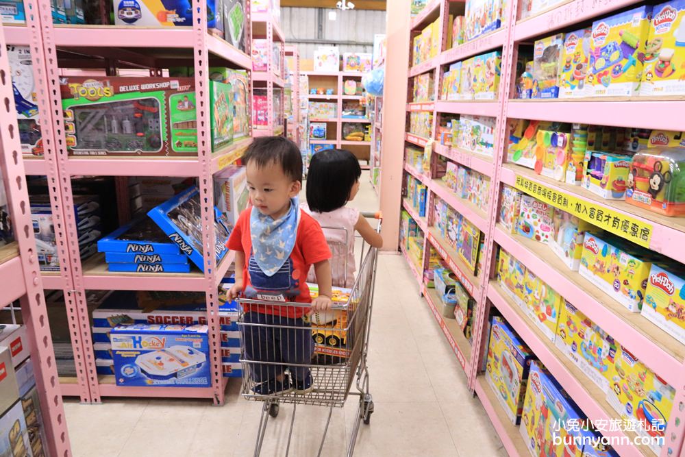 嘉義玩具店》亞細亞toys嘉義店～玩具百貨量販批發商場，交換禮物、聖誕採買上萬件商品買到瘋！