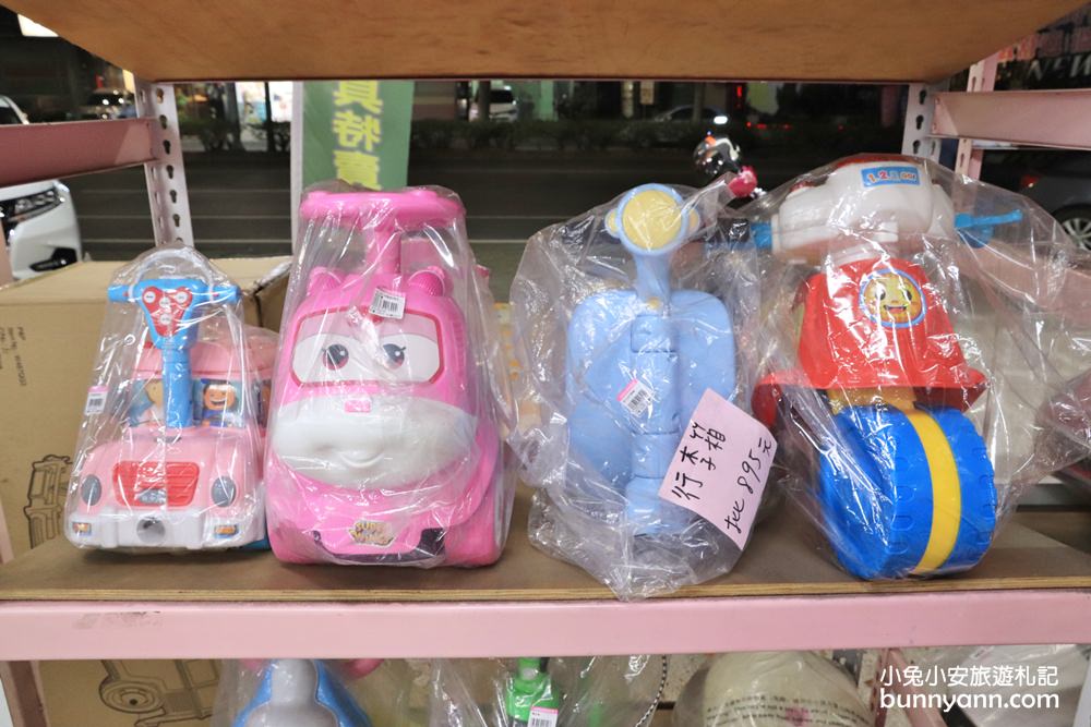 嘉義玩具店》亞細亞toys嘉義店～玩具百貨量販批發商場，交換禮物、聖誕採買上萬件商品買到瘋！