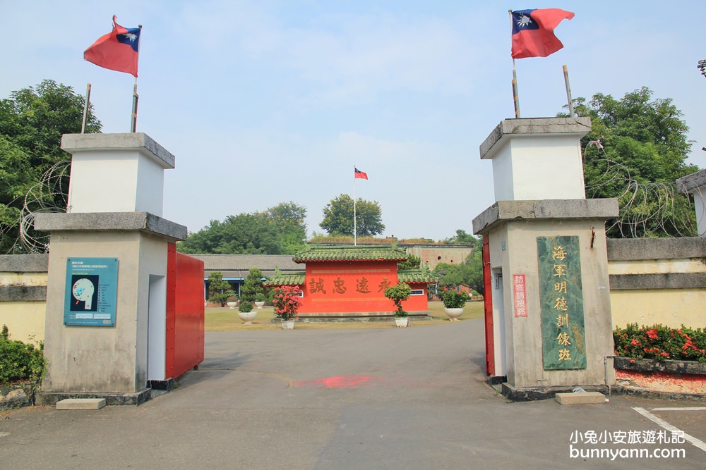 高雄景點》鳳山無線電信所，美拍軍營堡壘廢墟風，膽小者請結伴同行～