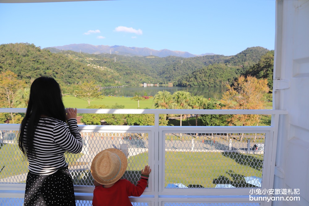 宜蘭景點》龍潭湖畔悠活園區，HoWine&Cafe純白貨櫃景觀咖啡，美麗湖光山色全都賞～