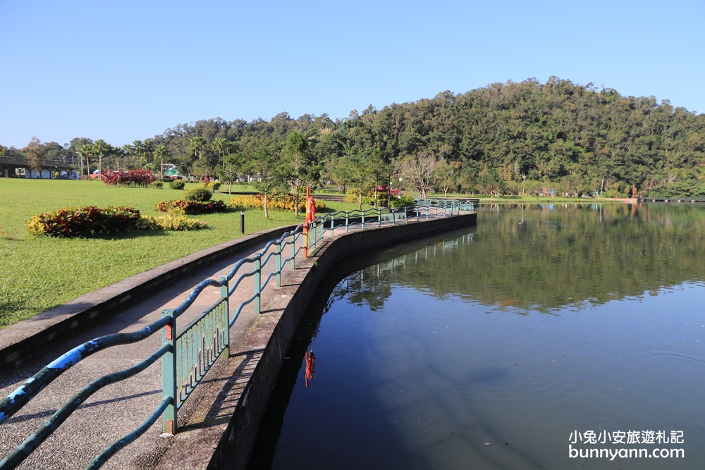 宜蘭景點》龍潭湖畔悠活園區，HoWine&Cafe純白貨櫃景觀咖啡，美麗湖光山色全都賞～