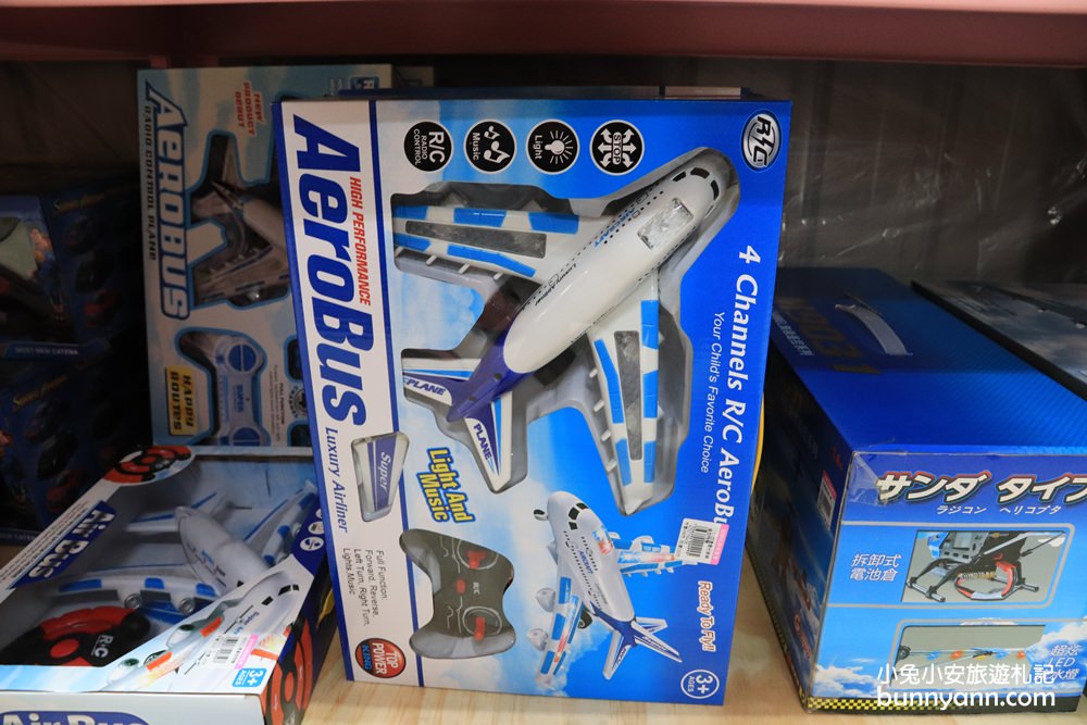 台中玩具店》亞細亞toys台中店～玩具百貨量販批發商場，過年採買玩具禮物不手軟～