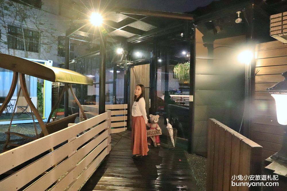 宜蘭友善空間》熊與喵咖啡，視覺系霸氣草莓鬆餅，悠閒午茶約會好地方～