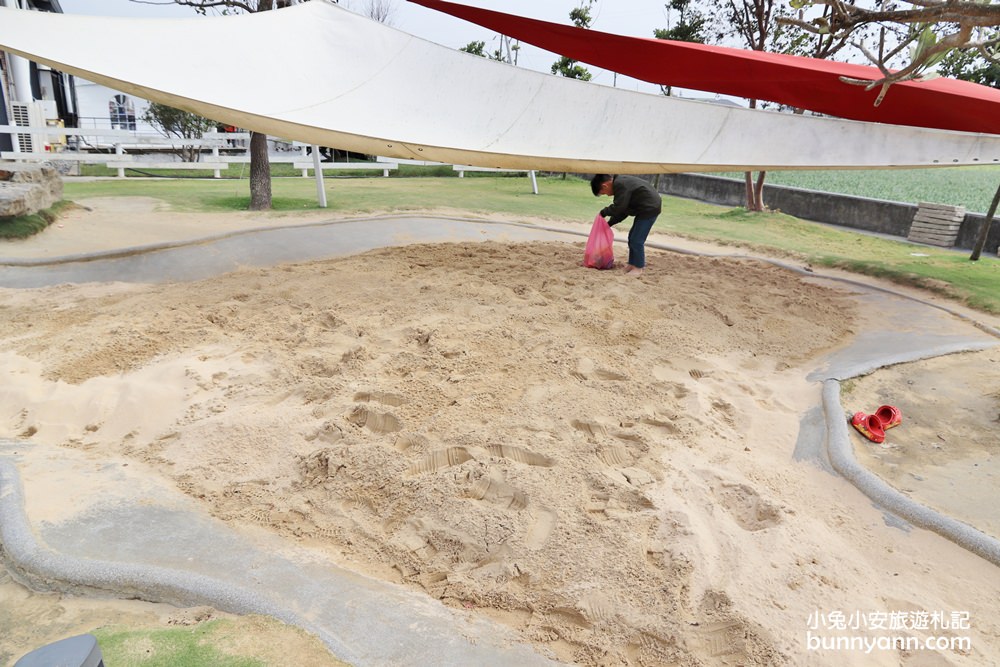 雲林【千巧谷牛樂園牧場】☀️免門票牛樂園牧場也太有趣了，餵牛吃草真開心