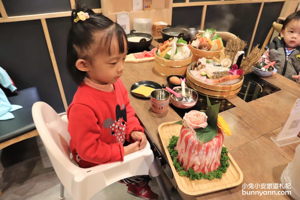 基隆火鍋職人》暖鍋物義二路店，浮誇激量肉盤、漁市直送海鮮，暖心也暖胃鍋物料理餐廳~