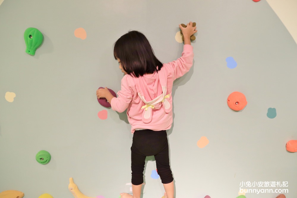 台中親子民宿》Kids-box溜滑梯房，小孩會愛樹屋溜滑梯和變裝派對超好玩~（暫停營業）