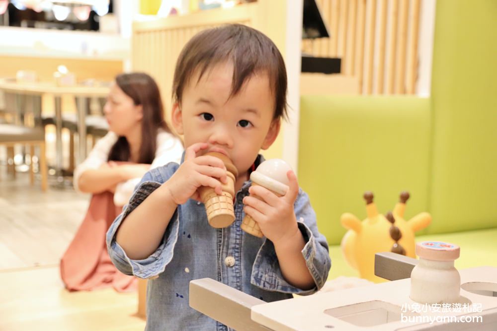 台中親子民宿》Kids-box溜滑梯房，小孩會愛樹屋溜滑梯和變裝派對超好玩~（暫停營業）