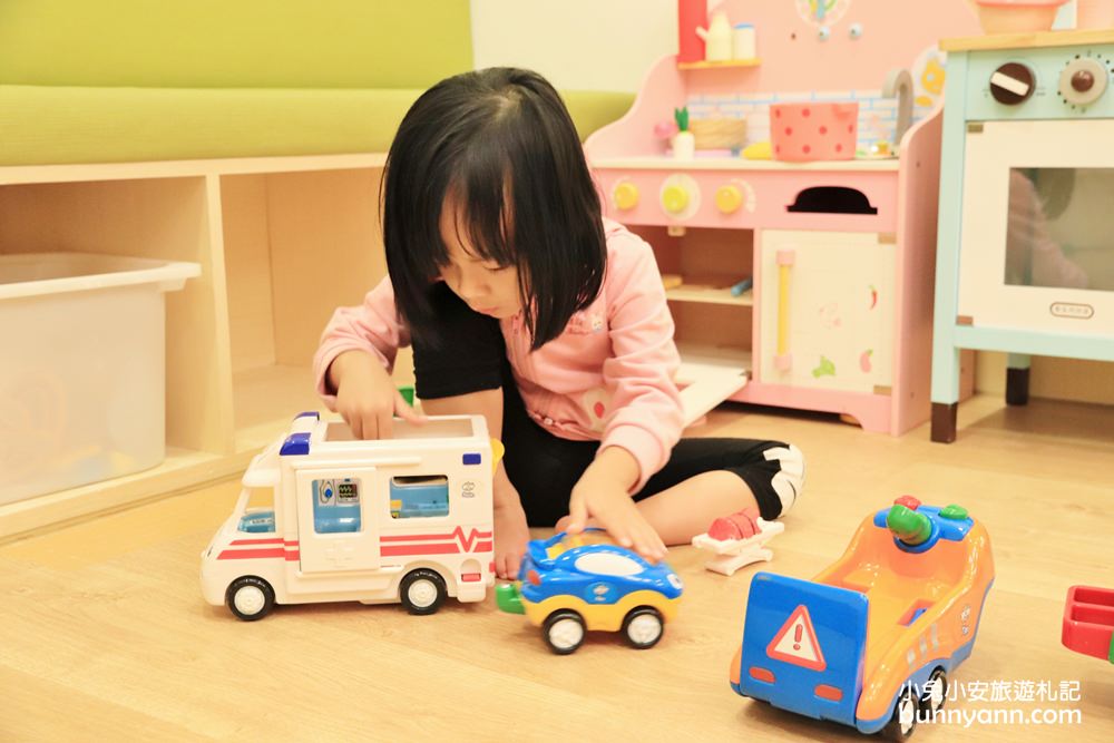 台中親子民宿》Kids-box溜滑梯房，小孩會愛樹屋溜滑梯和變裝派對超好玩~（暫停營業）