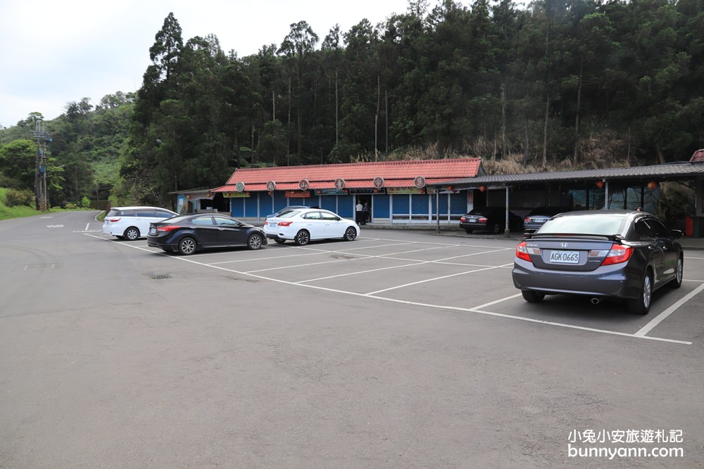 坪林南山寺仙公廟，獅公髻尾山步道眺望茶園與山嵐