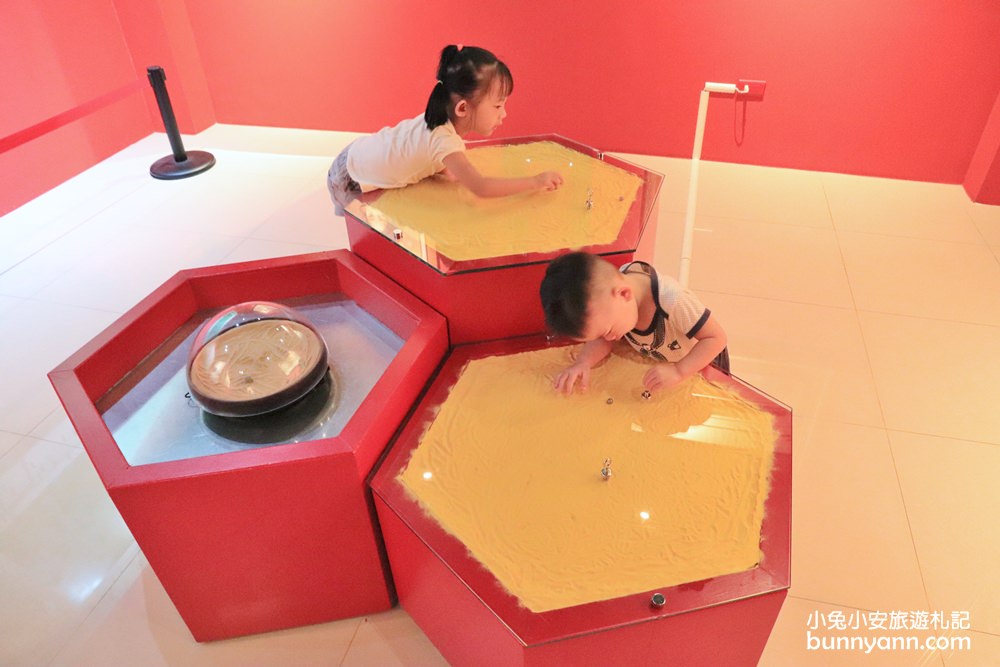 美拍玩很大OMG!畫框博物館，親子畫框DIY，3D彩繪、浮誇畫框牆拍很大