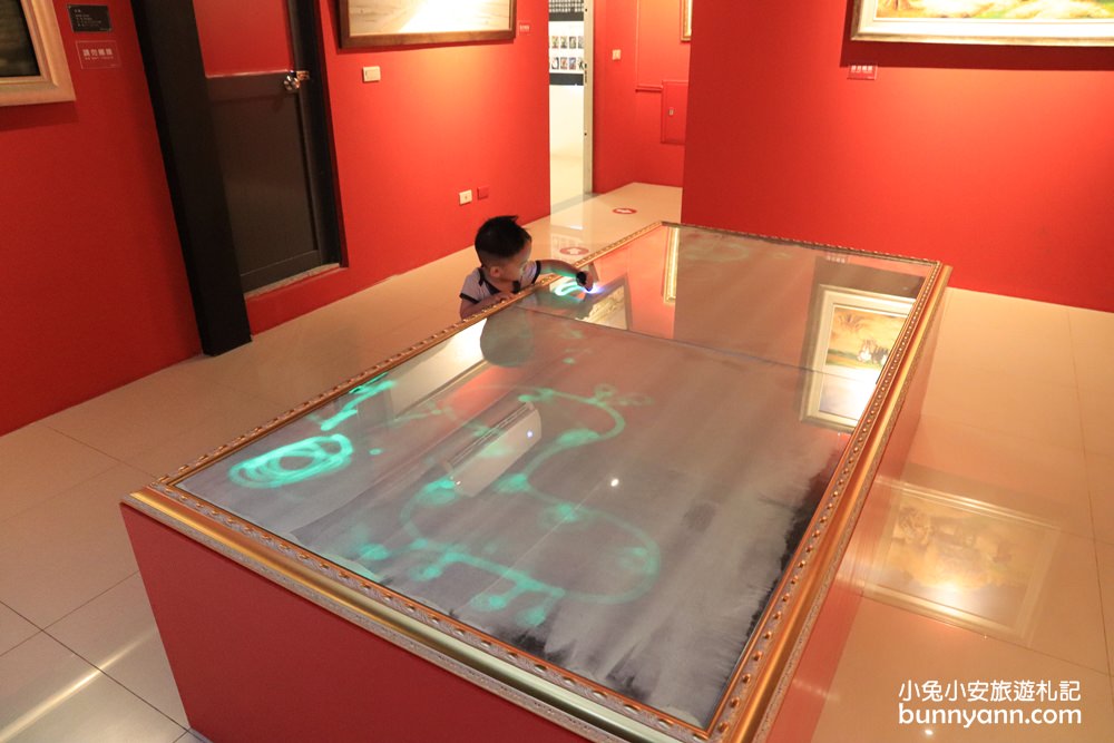 美拍玩很大OMG!畫框博物館，親子畫框DIY，3D彩繪、浮誇畫框牆拍很大