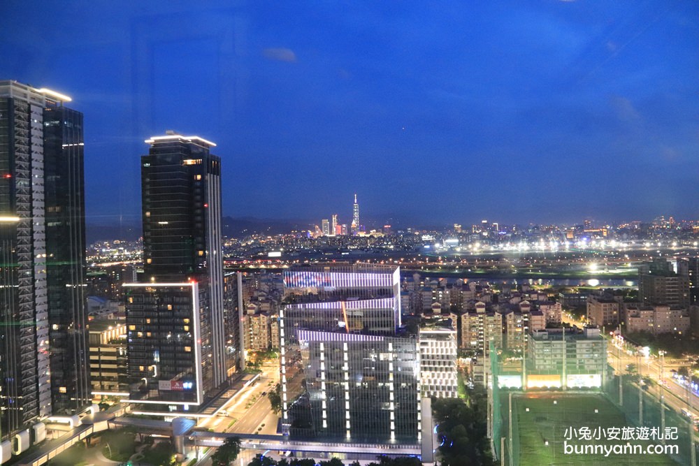 台北景點》台北城市一日遊驚奇璀璨路線！101觀景台+袖珍博物館+美麗華摩天輪賞夜景全都玩~