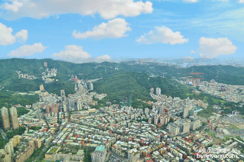 台北景點》台北城市一日遊驚奇璀璨路線！101觀景台+袖珍博物館+美麗華摩天輪賞夜景全都玩~